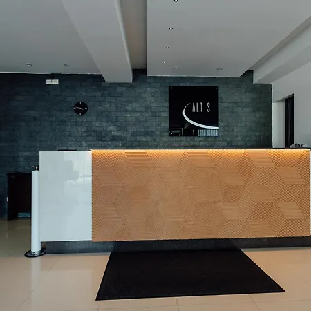 Отель Altis