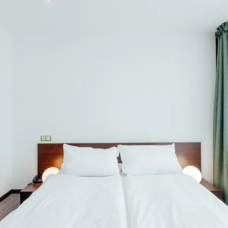 Szálloda Altis Námesztó